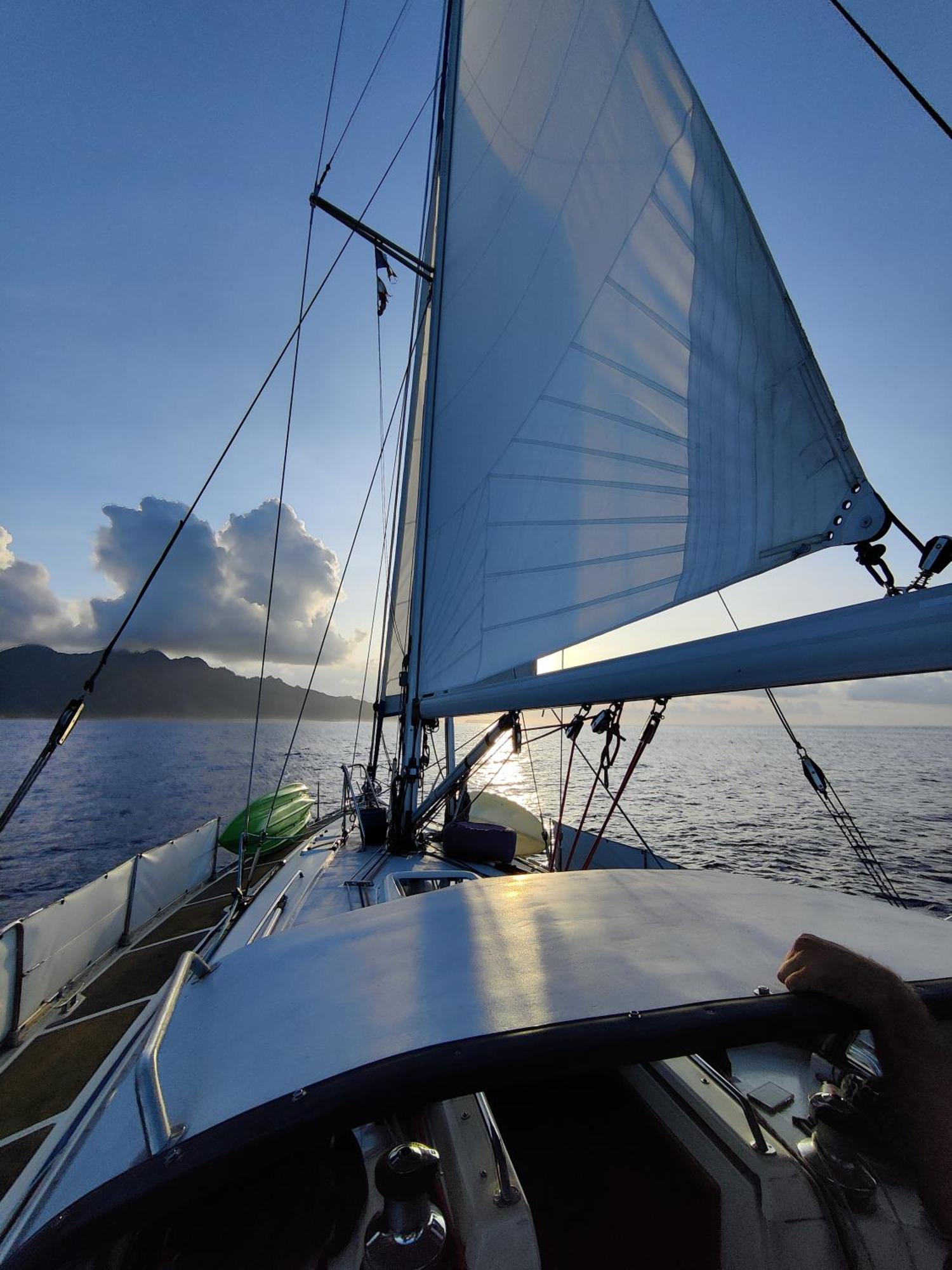 2 Nuits Insolites & 1 Excursion Voile A Bord Du Voilier Mori Ora Hotel Moorea Exterior photo